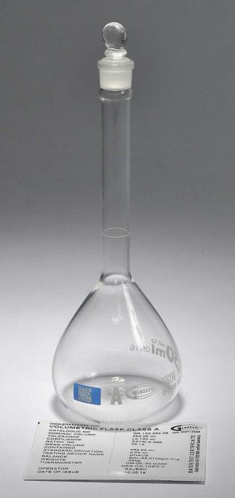 VOLUMETRIC FLASKS, CLASS A, WITH GLASS STOPPER, BATCH CERTIFIED, QR, 2000ML | UNI1-FG5640-2000QR